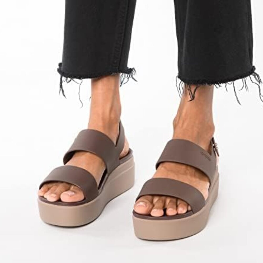 Brooklyn Low Wedge Sandal in Mocha/Mushroom 7W